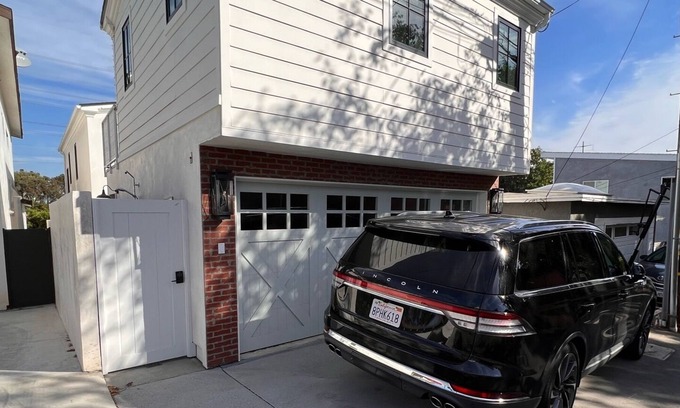 Tree Section Apartment | Newly Renovated Contemporary Beach Oasis- Only 7 blocks to the beach!