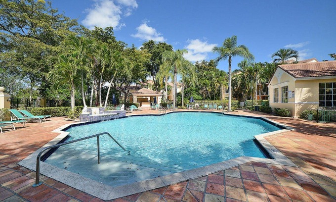 Villages of Palm Beach Lakes Condo | Newly Renovated West Palm Beach Condo