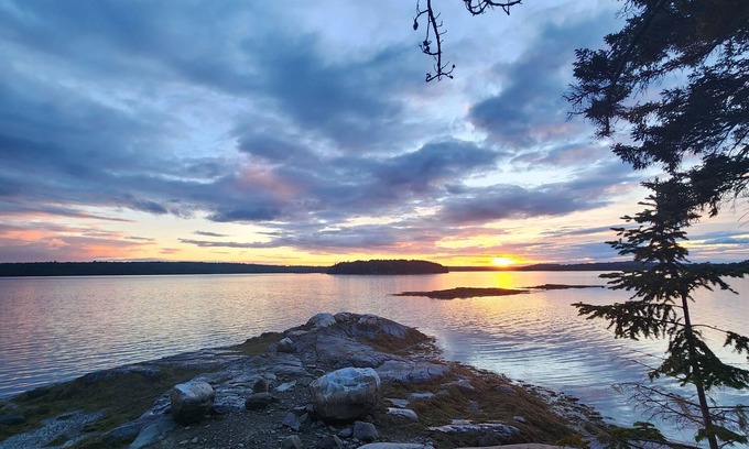 Sullivan House | Newly renovated waterfront cottage with spectacular sunset views