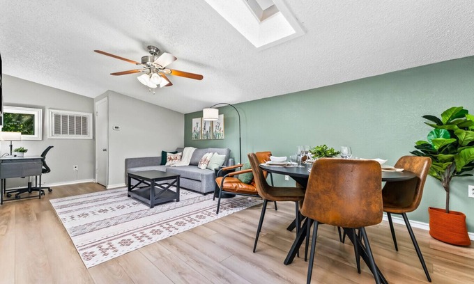 Irving Apartment | Newly Updated, Mins to DFW | TMA