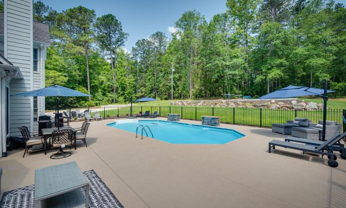 Newnan House | Newnan Vacation Rental with Pool and Pickleball Court!