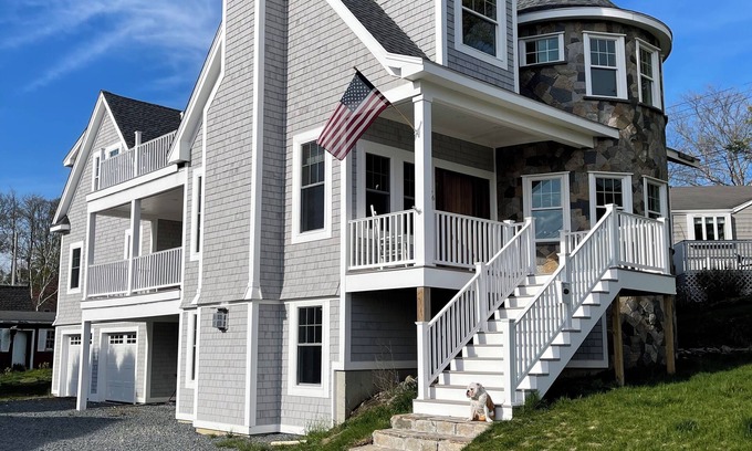 Bellevue Avenue Historic District Apartment | Newport Nest 1-bedroom apartment with AC, WiFi in charming Newport