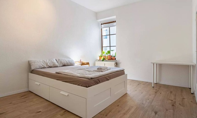 Rheinhausen Apartment | NEXT HOME - FREE Parking & WiFi - Ruhige Lage - bright Apartment
