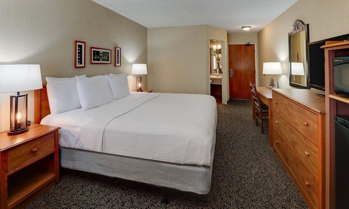 Galena Hotel | Next Mississippi River, Deluxe King Suite, Stoney Creek Quad Cities