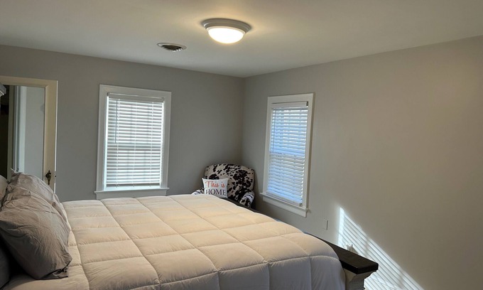 Miller Southside House | Next to campus! Easily walk to downtown and other amenities.