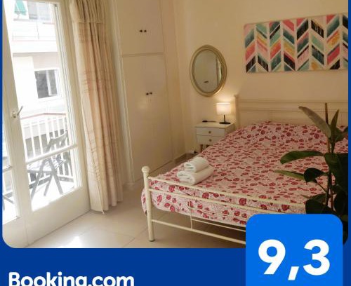 Dafni-Ymittos Apartment | Next to Metro! Bright Apartment with Fully Equipped Kitchen