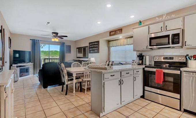 Indian Point Condo | Next to SDC, walk to Table Rock Lake