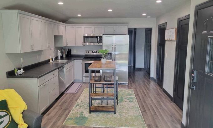 Kaukauna Condo | NFL Draft - 2-bedroom condo in Kaukauna with 20Min from Lambeau Field
