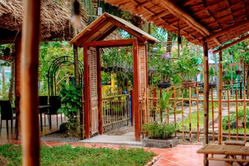 Cu Lao Dung Ski Chalet | Nhà lá Miền Tây Việt Nam