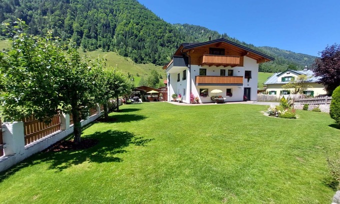 Fusch an der Grossglocknerstrasse Apartment | Nice apartment for 2 people with WIFI, TV and balcony