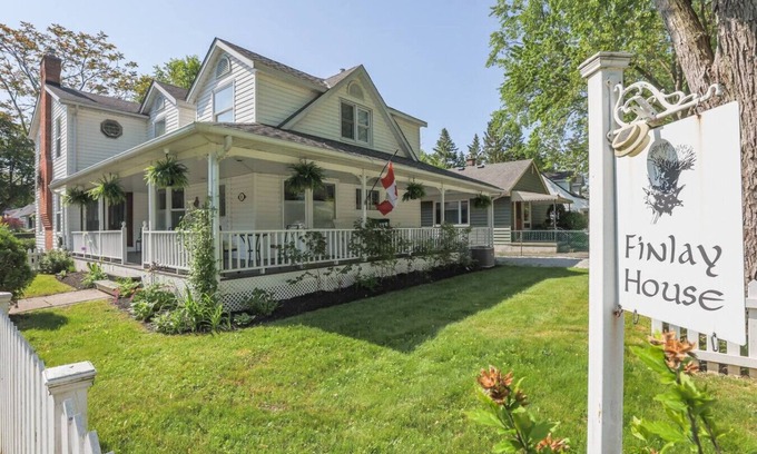 Historic Old Town Bed & Breakfast | Niagara-on-the-Lake Bernard Shaw Room!