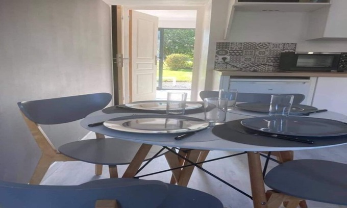 Saint-Martin-aux-Chartrains Apartment | Nice apartment between Deauville and Pont-L'Evêque