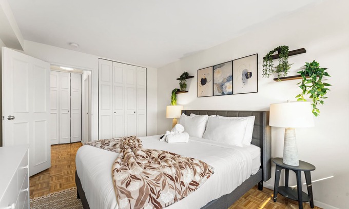 North Brookline Apartment | Nice 2bd/1.5ba Next to BU 3198