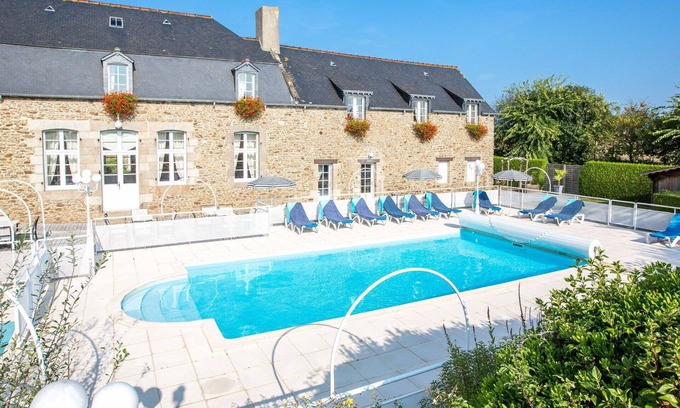 Saint-Jouan-des-Guerets Apartment | Nice apartment for 2 people with pool, WIFI and TV