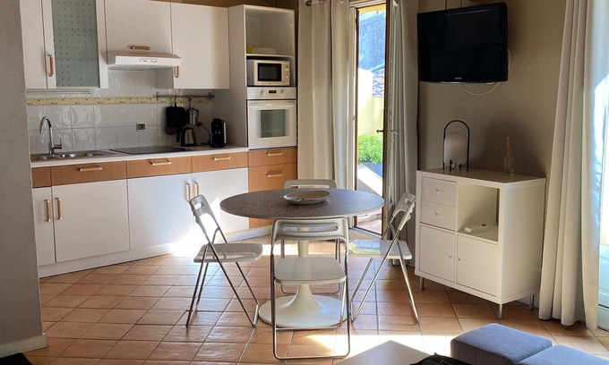 Cassis Apartment | Nice air-conditioned apartment, heart of the village, 2nd floor