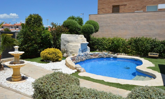 L'Hospitalet de l'Infant Ski Chalet | NICE AND QUIET VILLA, PRIVATE POOL, BBQ, A/C, NEAR THE BEACH