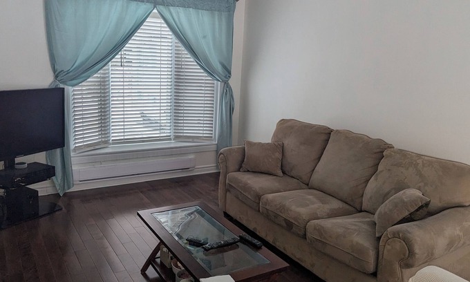 Bramalea House | Nice and Quiet Place close to Bramalea Center and Shopping Center.