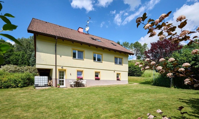 Svoboda nad Upou Apartment | Nice apartment for 4 guests with WIFI, TV, patio and pets allowed