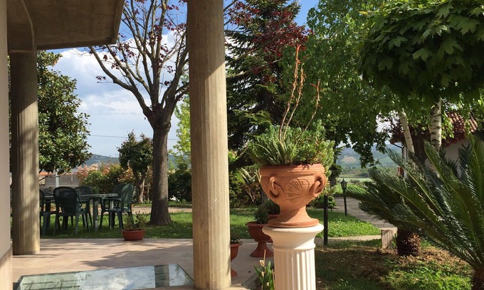 Roseto degli Abruzzi Villa | Nice apartment in villa for 6 guests with WIFI, TV, patio and parking