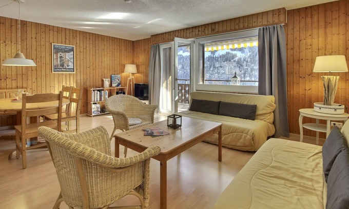 Champery Apartment | Nice apartement with 2 bedrooms, balcony, external parking space and wifi at 500 meters from the cab