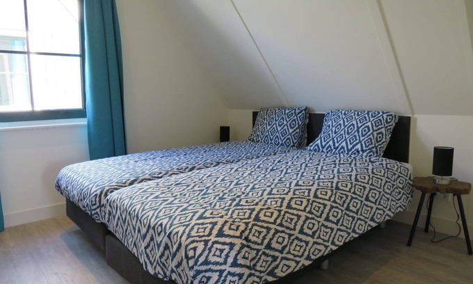 Uitdam Apartment | Nice apartment for 8 guests with WIFI, pool, TV, terrace and parking