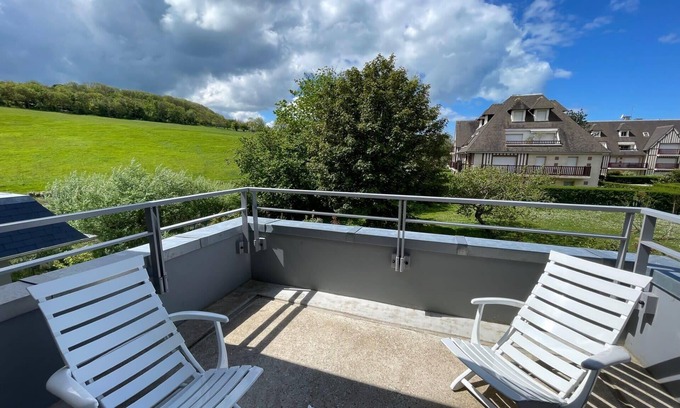 Benerville-sur-Mer Apartment | Nice apartment at 2 min walk from the beach