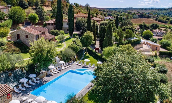Popoltaio-Schiacciato Villa | Nice apartment in villa for 8 people with A/C, pool, WIFI, TV and patio