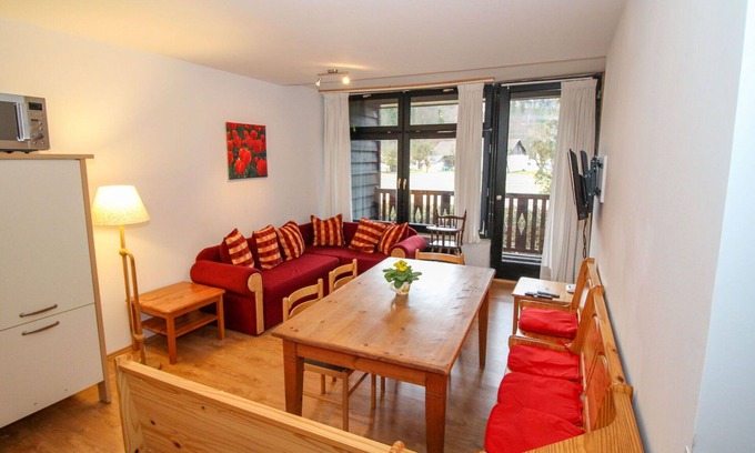 Muhldorf Apartment | Nice apartment for 8 guests with WIFI, TV, balcony and parking