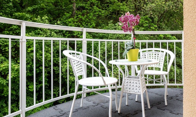 Jachymov Apartment | Nice apartment for 4 guests with WIFI, TV, balcony, pets allowed and parking