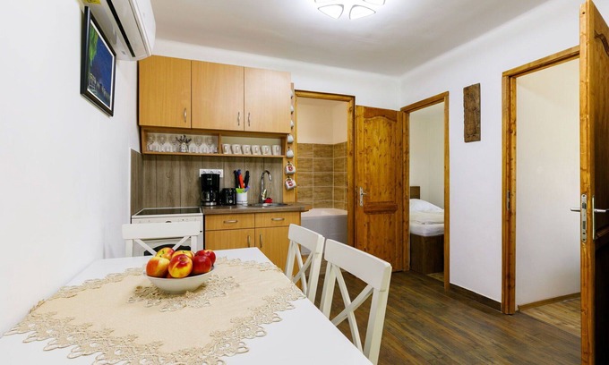 Fonyodliget Apartment | Nice apartment for 4 guests with WIFI, A/C, TV, terrace, pets allowed and parking