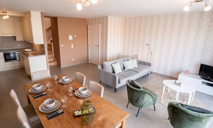 Bredene Apartment | Nice apartment for 4 guests with WIFI, TV, balcony and pets allowed