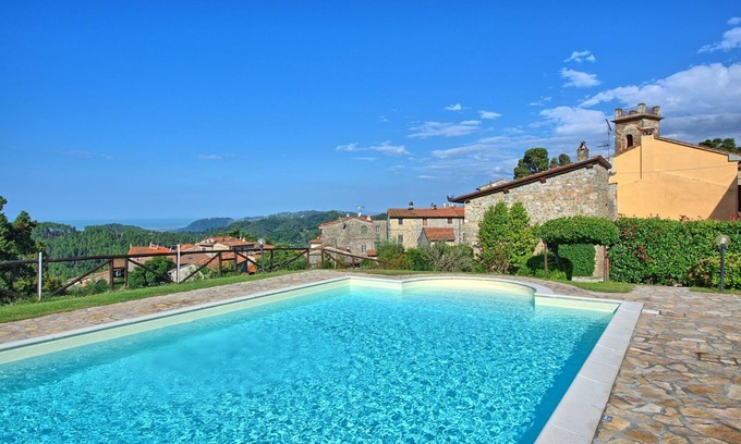 Massarosa Apartment | Nice apartment for 4 guests with pool, WIFI and TV, close to Viareggio
