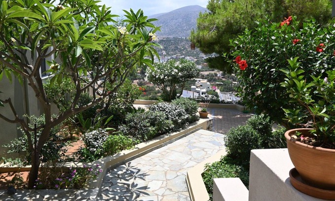 Hersonissos Centre Apartment | Nice apartment for 4 people with WIFI, A/C, TV, balcony and parking