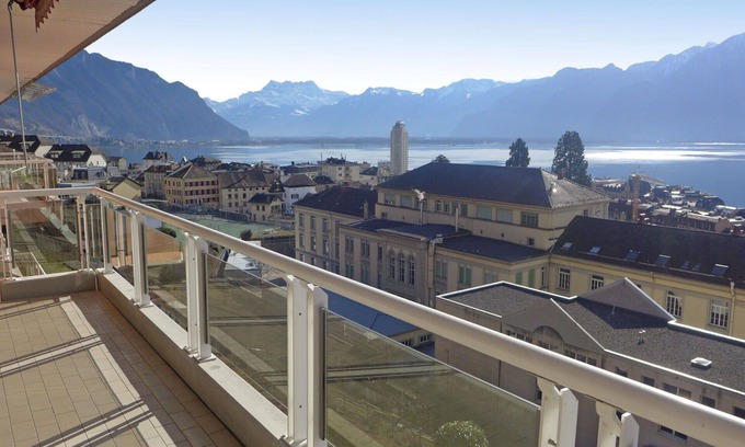 Montreux Apartment | Nice apartment for 5 guests with WIFI, TV, balcony, pets allowed and panoramic view