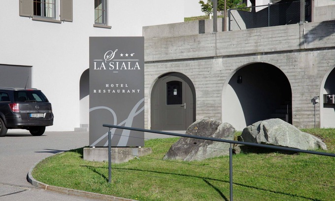 Falera Apartment | Nice apartment for 5 guests with pool, WIFI, TV, balcony, panoramic view and parking