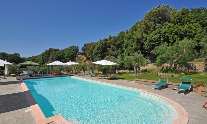 Pitigliano Apartment | Nice apartment for 5 guests with pool, TV and parking