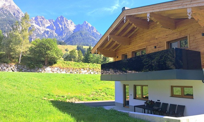 Leogang Apartment | Nice apartment for 6 people with WIFI, TV, balcony and panoramic view
