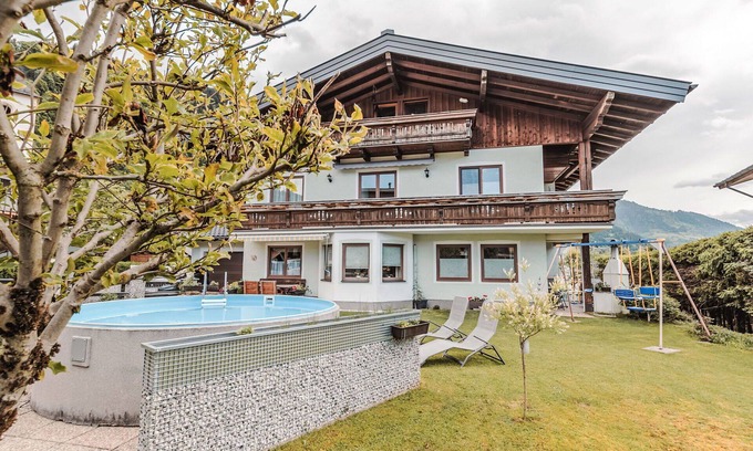 Goldegg Apartment | Nice apartment for 8 people with WIFI, pool, TV, balcony and pets allowed