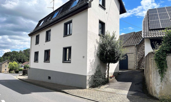 Quiddelbach Apartment | Nice apartment for 10 people with WIFI, A/C, TV and patio