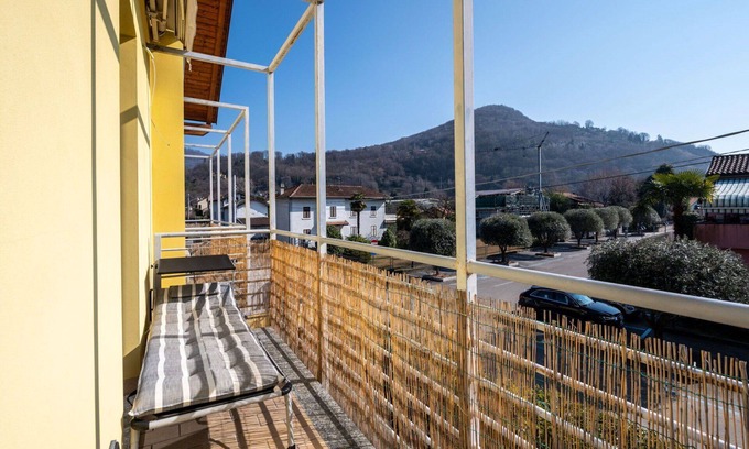 Brolo Apartment | Nice apartment for 5 people with pool, WIFI, TV, terrace and pets allowed