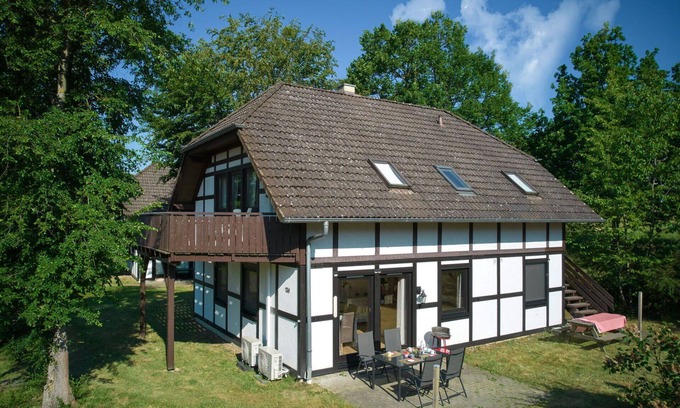 Feriendorf Frankenau House | Nice apartment in villa for 8 guests with WIFI, TV, terrace and pets allowed