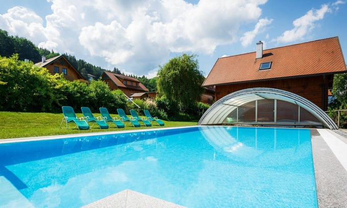 Schlierbach House | Nice apartment in villa for 6 people with WIFI, pool, TV, terrace, pets allowed and parking