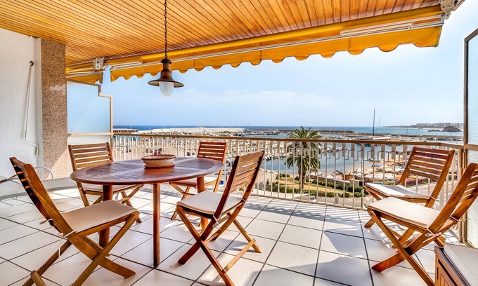 Blanes Apartment | Nice apartment in front of the port of Blanes with spectacular views of the sea. 6 pax, free wifi. Vivalidays Es Blau.