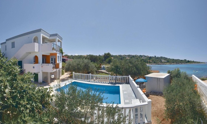 Drvenik Mali Apartment | Nice apartment in Drvenik Mali