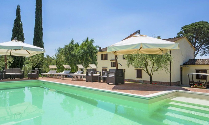 Lamporecchio Villa | Nice apartment in villa for 18 guests with WIFI, private pool, TV, balcony and pets allowed