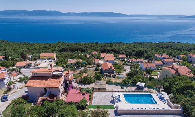 Ravni Apartment | Nice apartment in Labin with WiFi