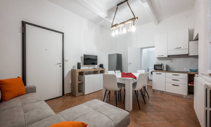 Old Town Apartment | [Nice apartment in the heart of Modena] Wifi +Netflix next to University