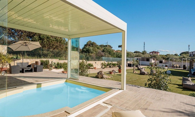 Eden Beach Villa | Nice apartment in villa for 3 people with A/C, pool, WIFI, TV, patio and parking