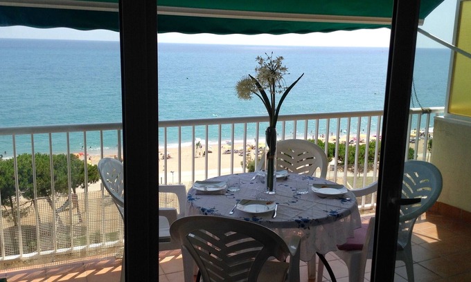Pineda de Mar Apartment | Nice apartment with SUPERB VIEWS over the sea (parking included)!