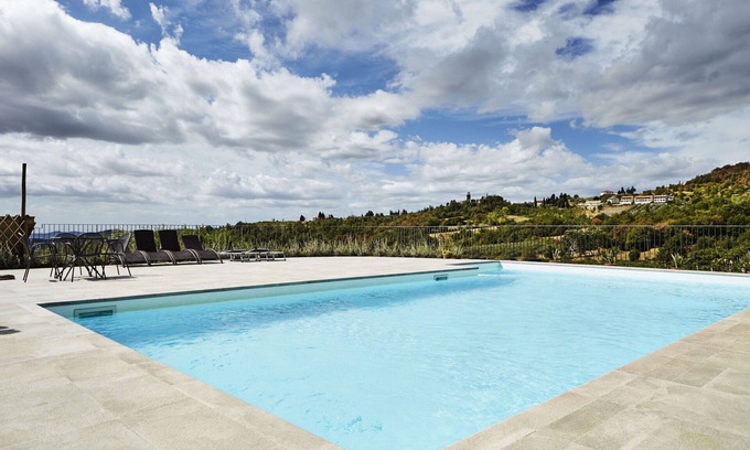 Capolona Apartment | Nice apartment with WIFI, pool, TV, pets allowed and panoramic view, close to Arezzo